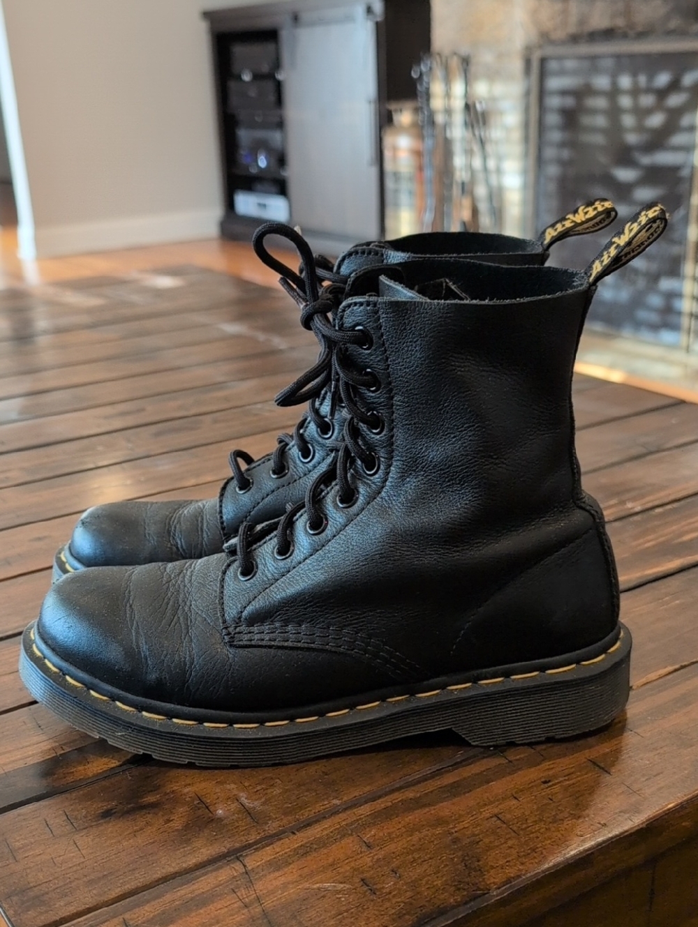 Dr Martens 8 Eye Boot Virginia Pascal 1460